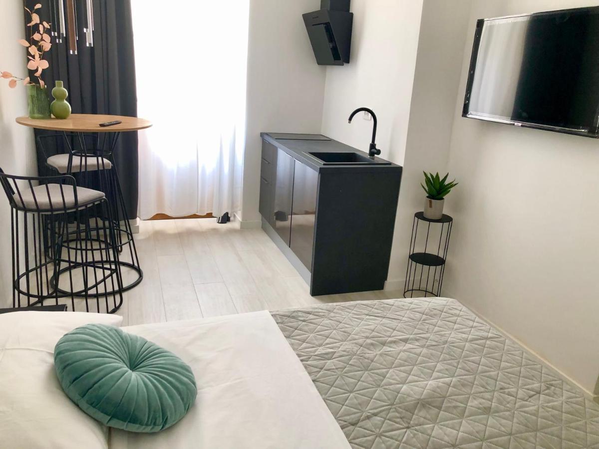 Hedone City Luxury Apartments With Free Parking Пула Экстерьер фото