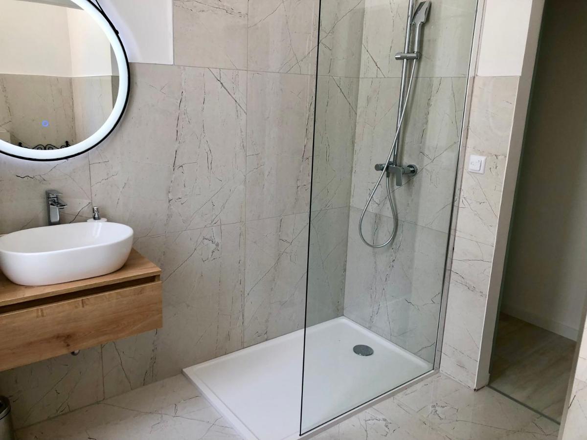 Hedone City Luxury Apartments With Free Parking Пула Экстерьер фото